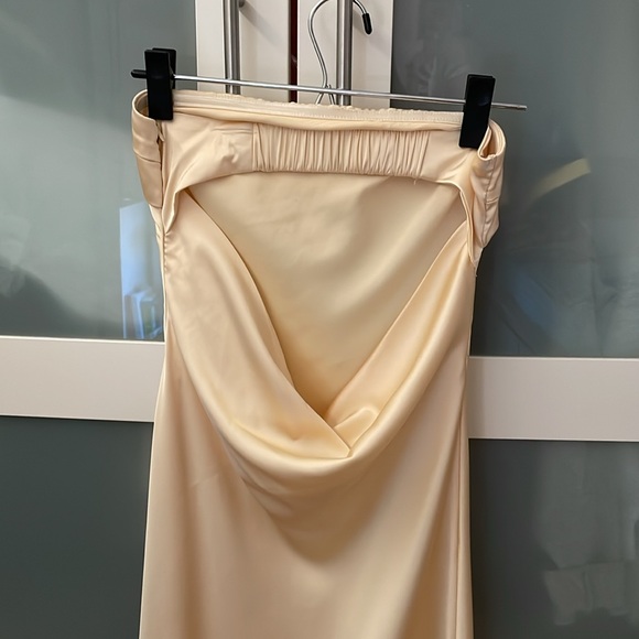 Yellow satin strapless prom dress - Picture 5 of 7